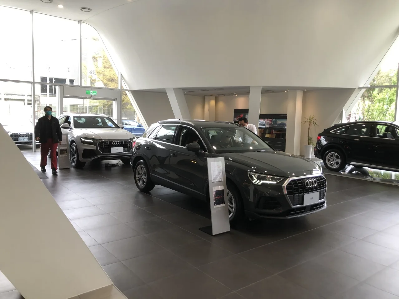 汽車展售中心。范修語攝