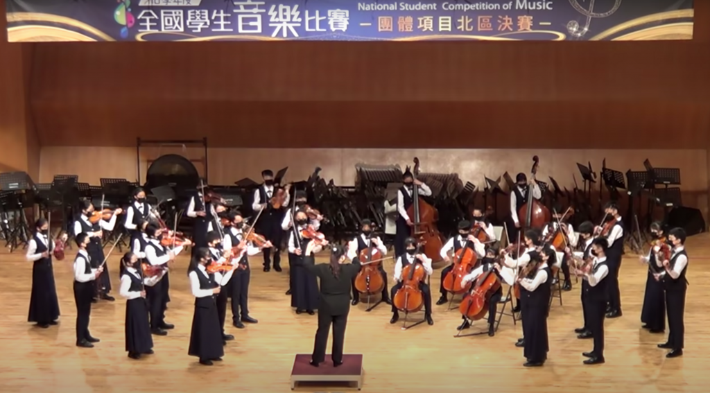 恁慶！演奏5秒遇大停電　客庄成功國中弦樂團完美盲奏