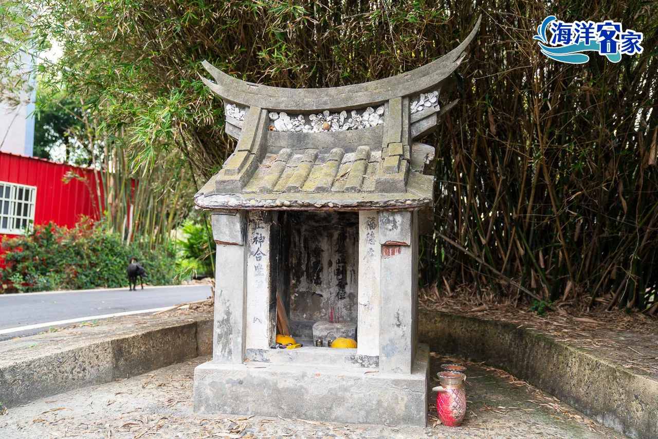 全台唯一的貝殼伯公廟，已經有百年歷史了。范修語攝。