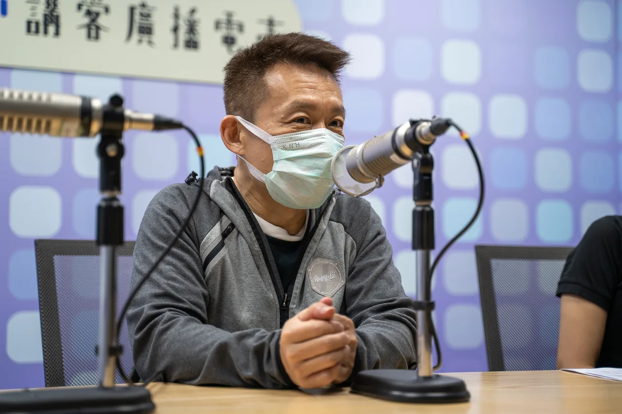 對於《茶金》與《步月火燒》兩齣戲有著客語腔調，郭子乾（左）說，「真的要我演，我就去學」」。宋佩遙攝