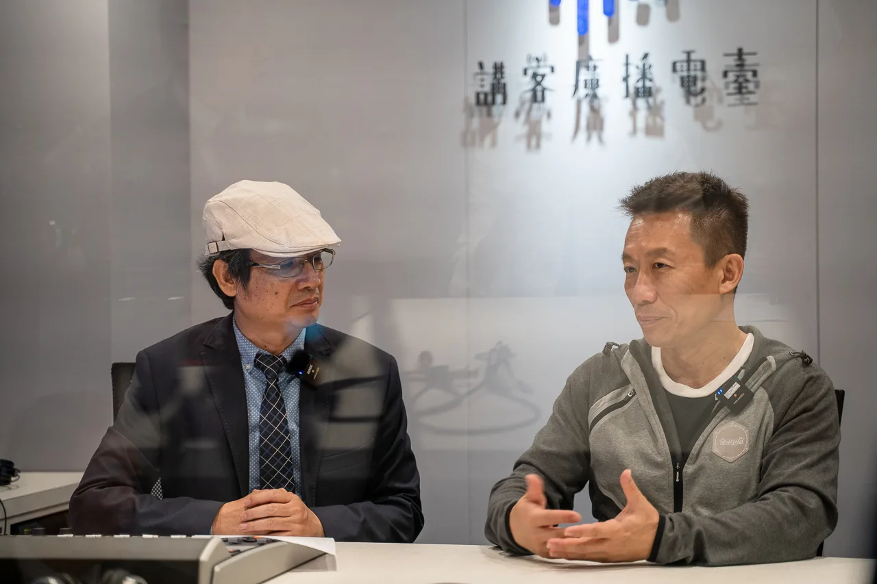 郭子乾（右）說，因為茶金的播出，很多人都會表態自己是客家人，感覺到客家意識有提升。宋佩遙攝