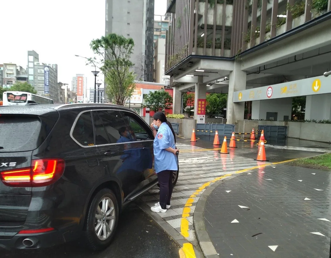 有客人不知暫停營業，仍前往消費。王湘仁攝