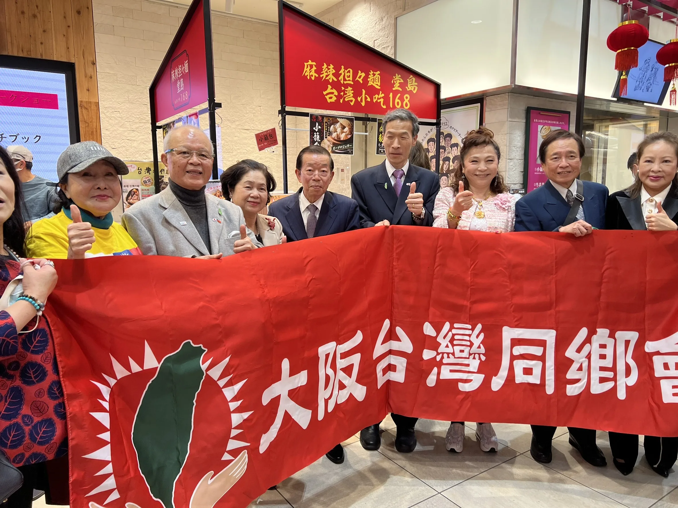 大阪台灣同鄉會鄉親到場力挺新書發表。圖／台視新聞提供