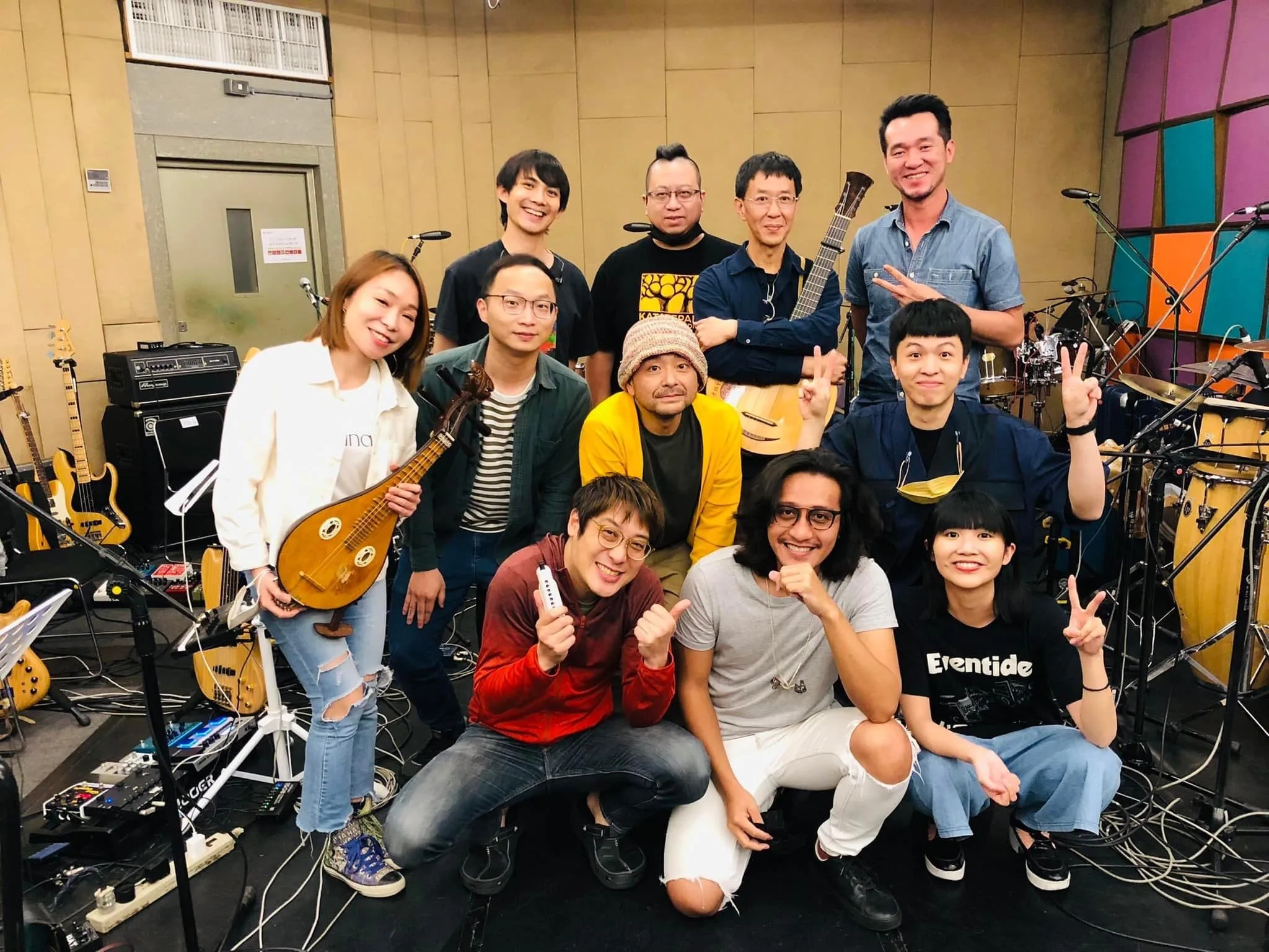 林生祥透露，4 年前生祥樂隊和大象體操，兩組樂團都曾受邀到美國參加 Taiwanese Waves 音樂節，有機會加深認識彼此的機會，而這次演出前密集的團練，也證明「跨世代合作真的很棒！」、「當天演出，絕對會精采！」 圖／<a href=