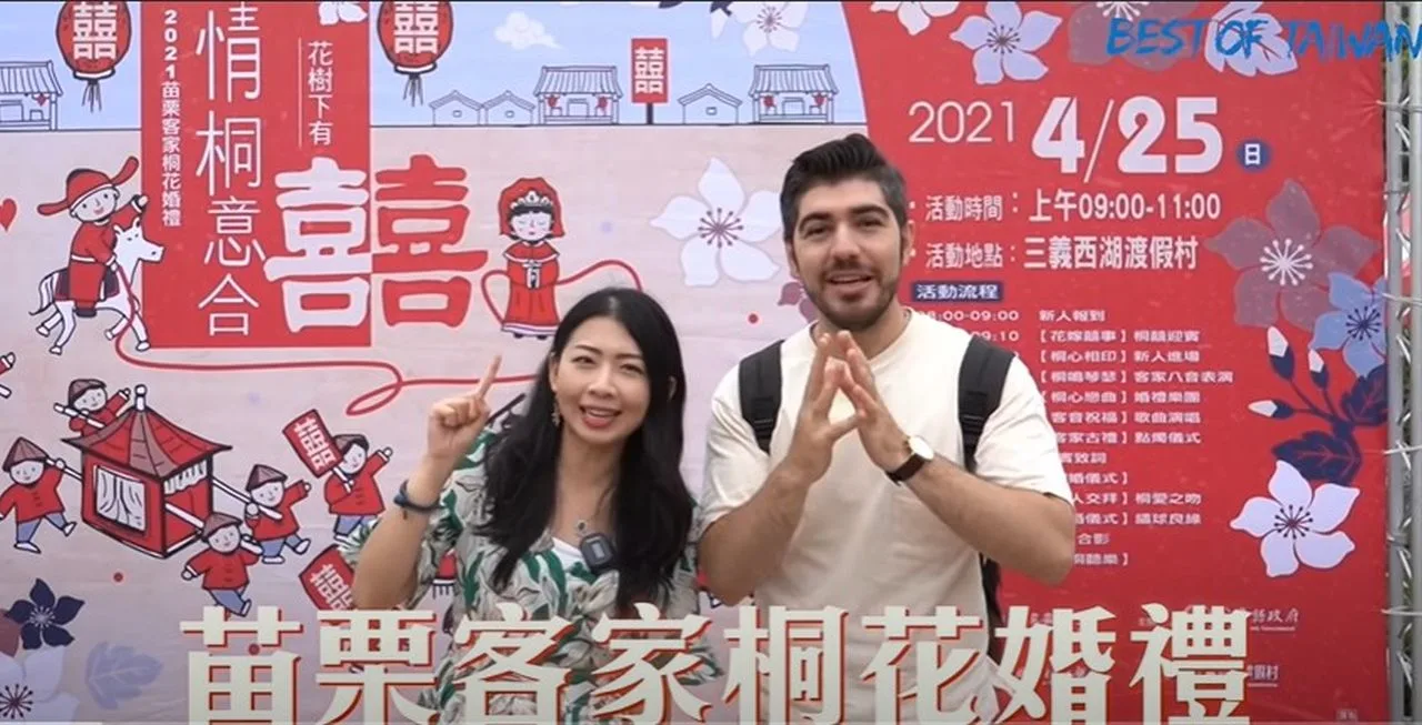 土耳其網紅圖佳和女友丁丁去年一起參加體驗客家桐花婚禮。圖佳提供。