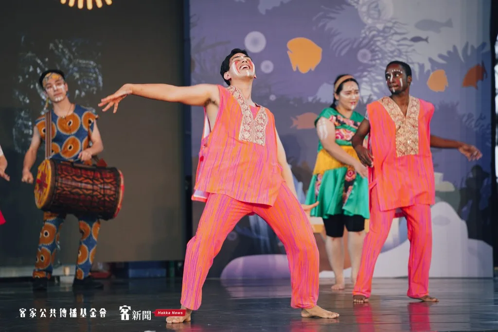 非洲舞蹈團表演《生聲不息》，讓大家感受到大地原野的生命力，震撼人心。宋佩遙攝。