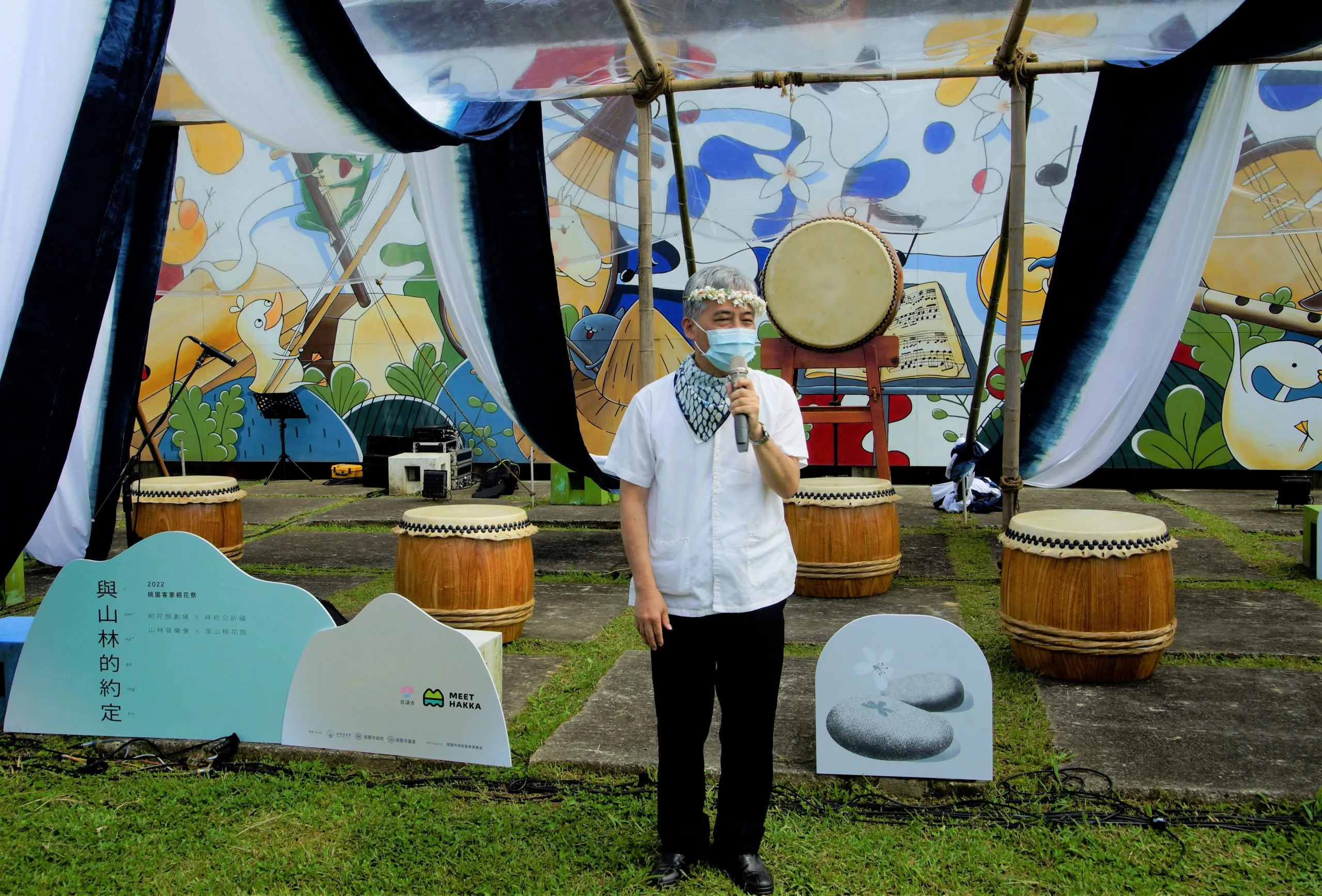 范佐銘表示,近年辦理桐花祭轉型活動,希冀透過桐花祈福祭儀等模式,以與山林的約定為訴求,透過桐花來傳遞人與人之間、人與自然及生活之間的交流對話,進而理解客庄文化,並表達對天地最質樸的感謝。桃園市府提供