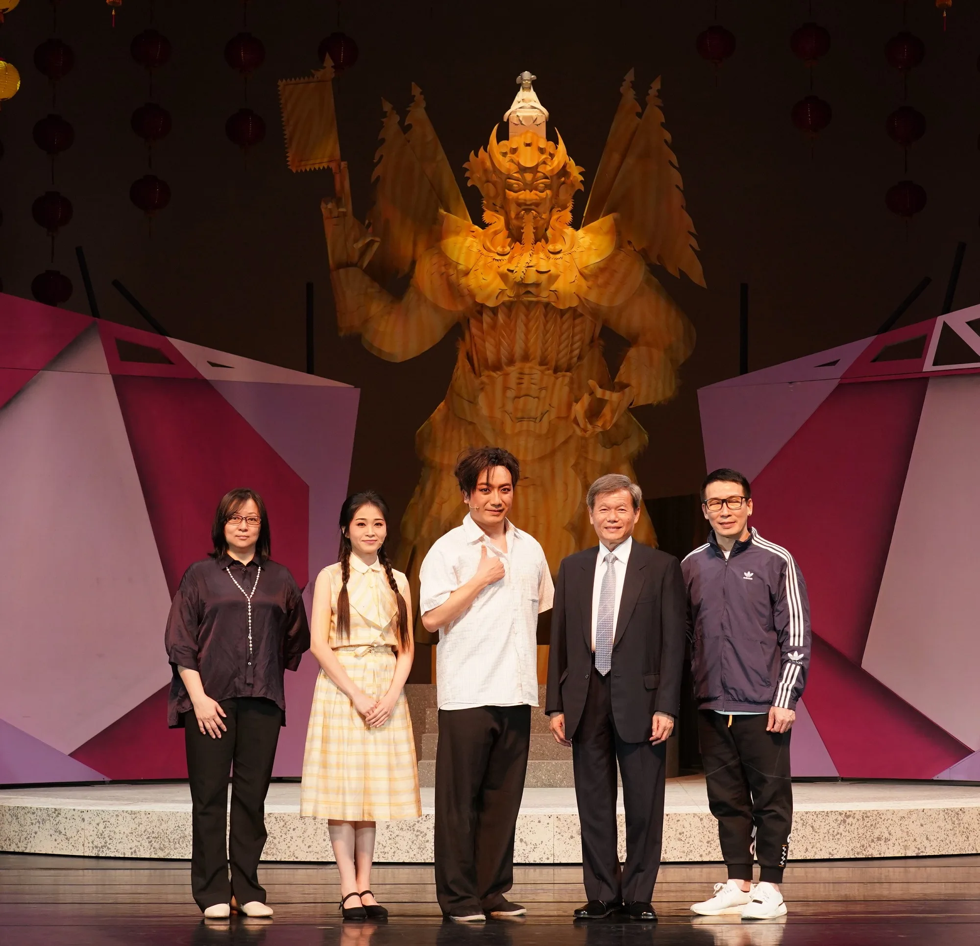 榮興客家採茶劇團《中元的構圖》左起編劇林曉英、演員吳代真、蘇國慶、藝術總監鄭榮興、導演彭俊綱。<span style=
