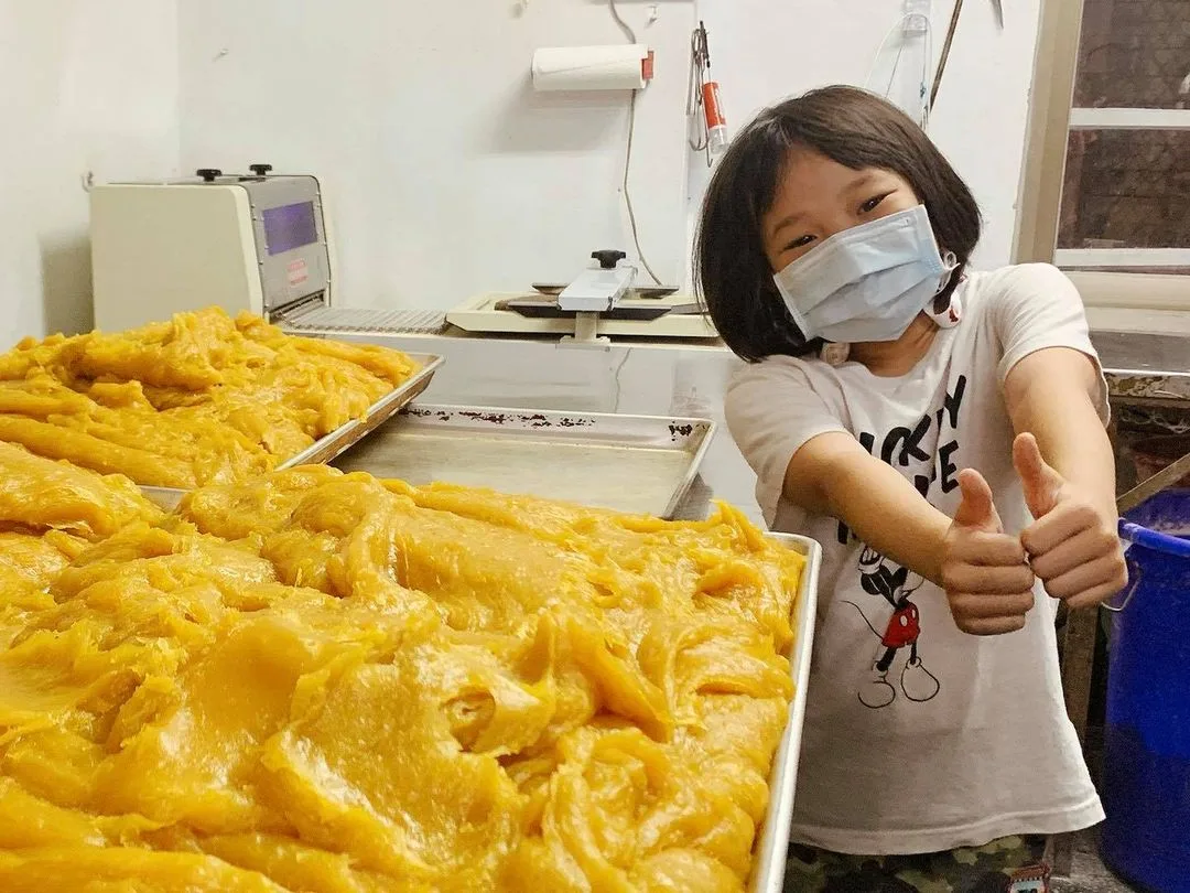 于霏大讚自家產品好。呂順興餅舖提供