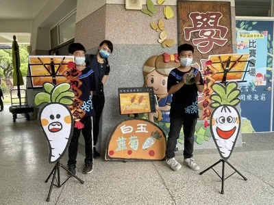 選手們需全程使用英語和客語說故事，其中一項需佔30％以上。（高雄市客委會提供）