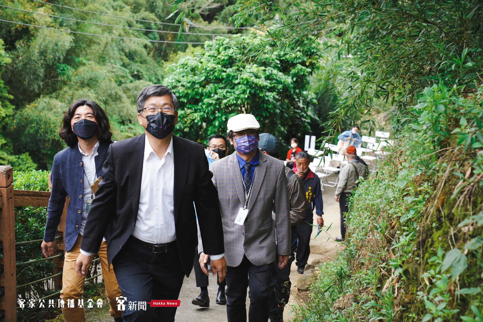 客委會主委楊長鎮帶領大家漫步獅潭小東勢古道,邀請大家來場一期一會的「桐聚道」桐花祭。宋佩遙攝