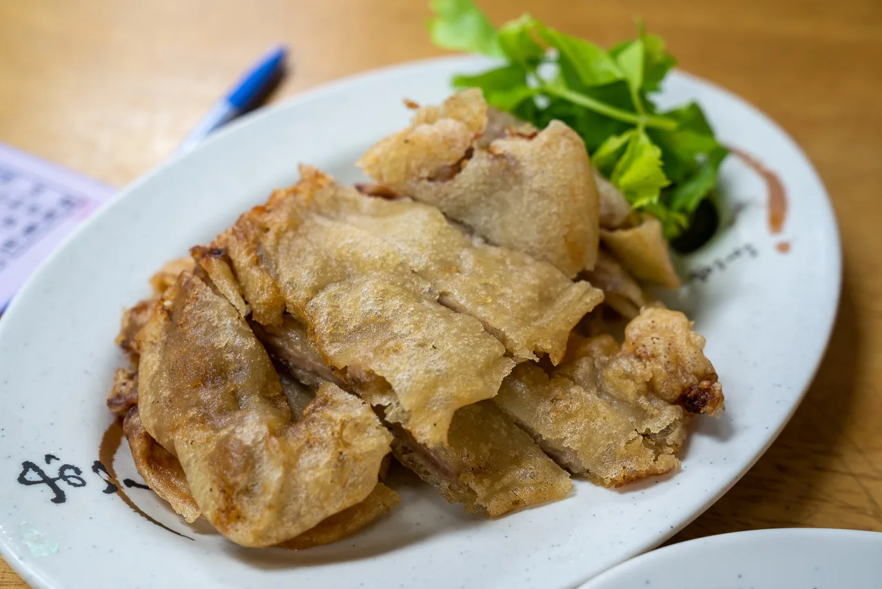 日勝飲食店口感近似宜蘭「卜肉」的炸甜不辣。范修語攝