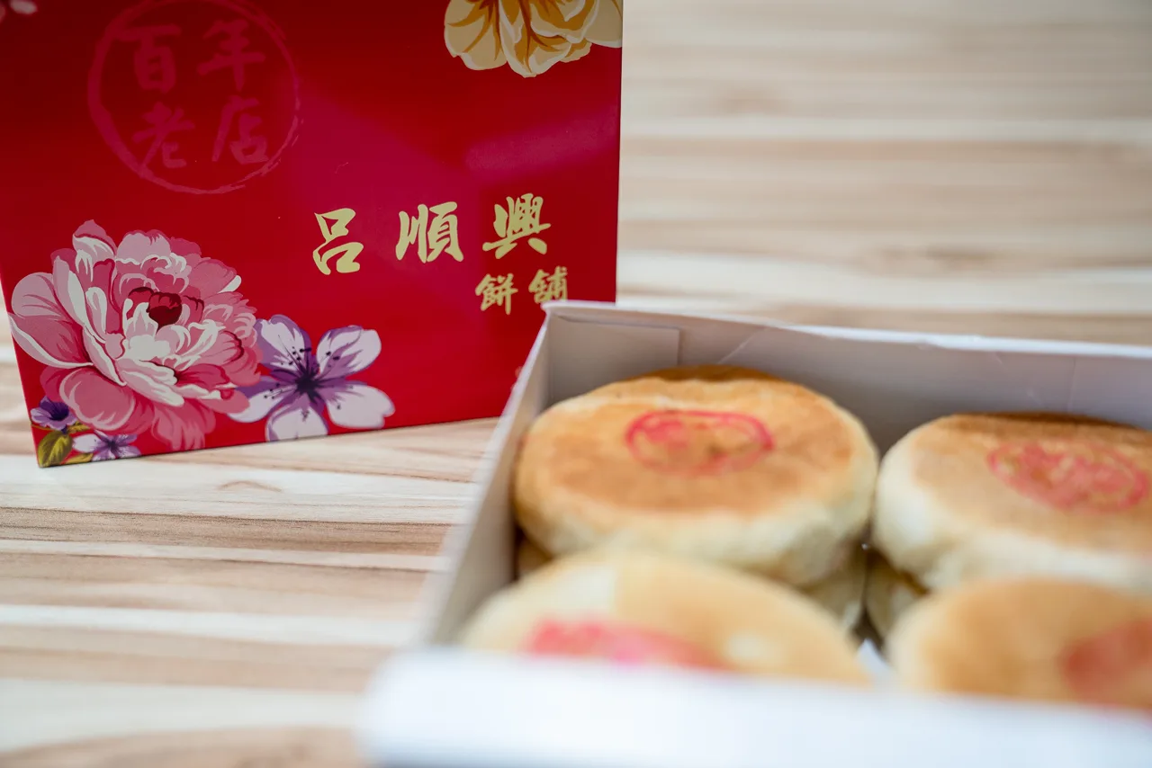蕃薯餅與地瓜餅一帶回辦公室，馬上被同事分食完畢。范修語攝