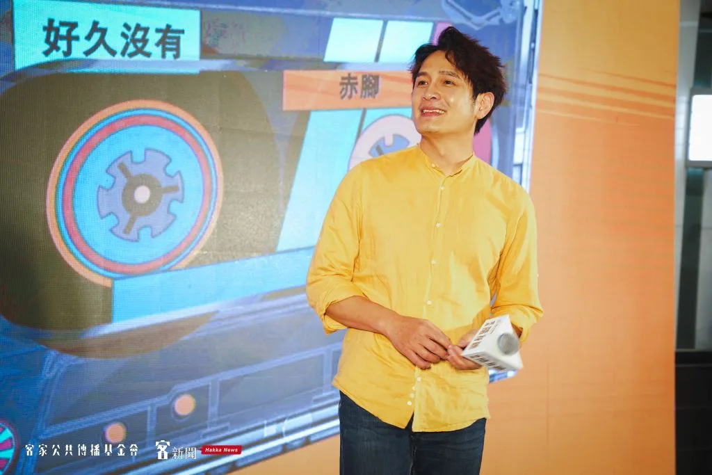客家金曲歌王羅文裕。宋佩遙攝。