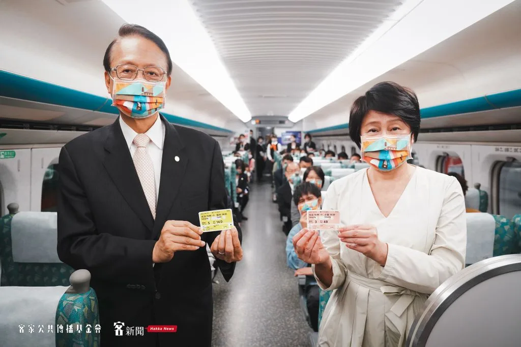 台灣高鐵公司江耀宗董事長與財團法人國家文化藝術基金會（國藝會）林曼麗董事長。宋佩遙攝。
