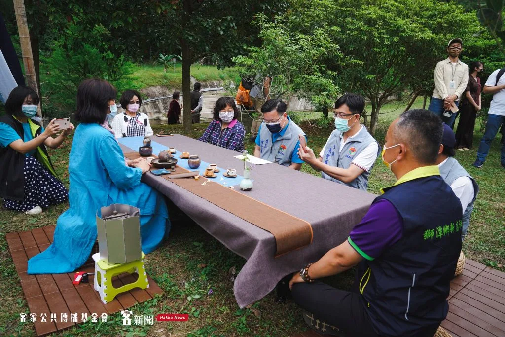 傳統與當代設計的戶外茶席。宋佩遙攝。