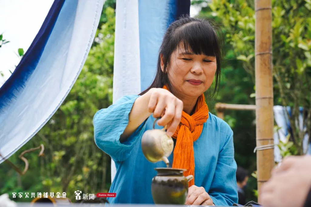 花聚儀式-戶外茶席品茶。宋佩遙攝。