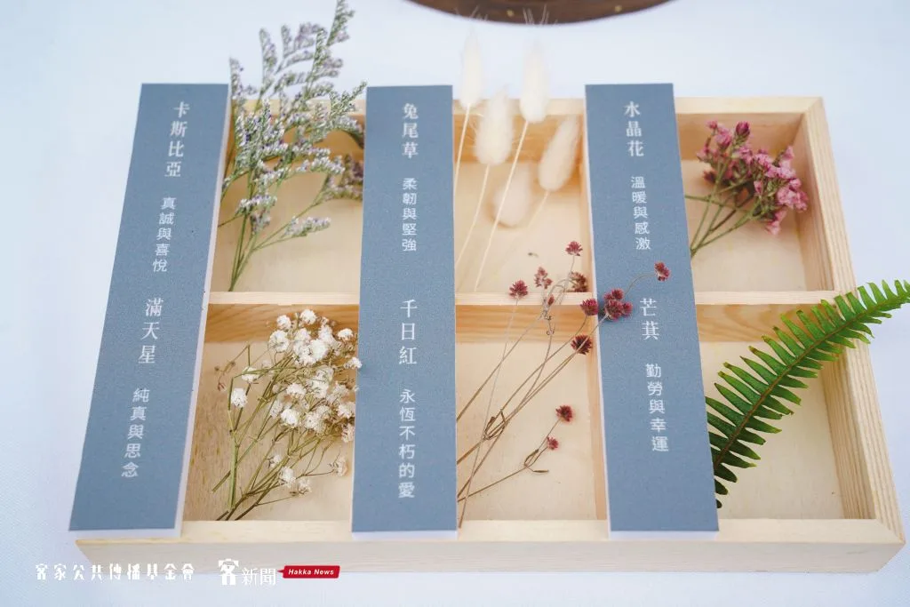 「桐聚.藝」花藝明信片製作。宋佩遙攝。