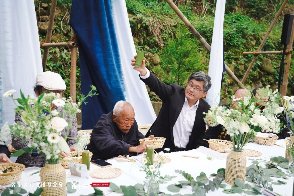 「桐聚.享」大家一起享用桐聚便當。宋佩遙攝。