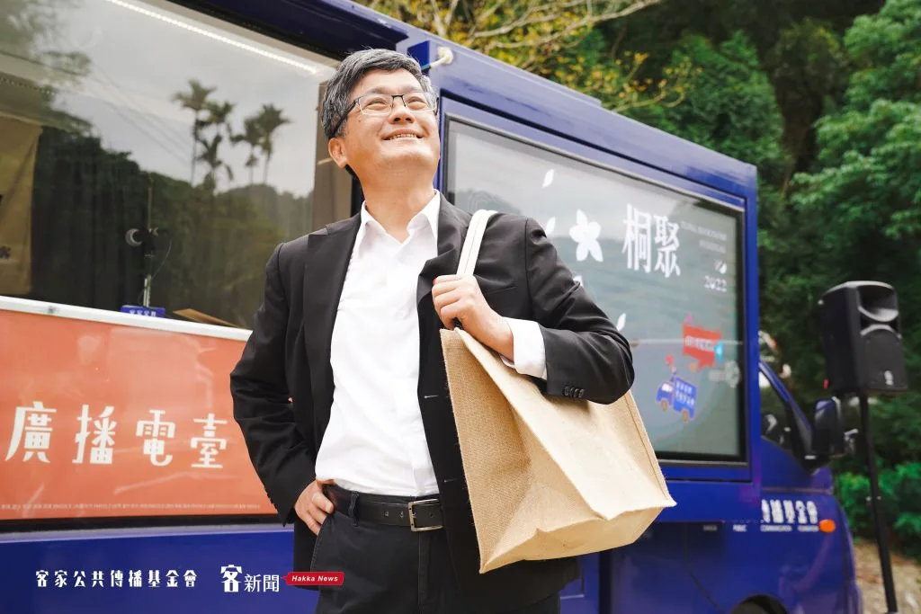 客委會主委楊長鎮當起2022桐花祭最佳代言人。宋佩遙攝。