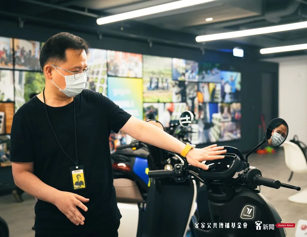 Gogoro 產品長彭明義闡述年度形象廣告使用客語配音的經過。宋佩遙攝。
