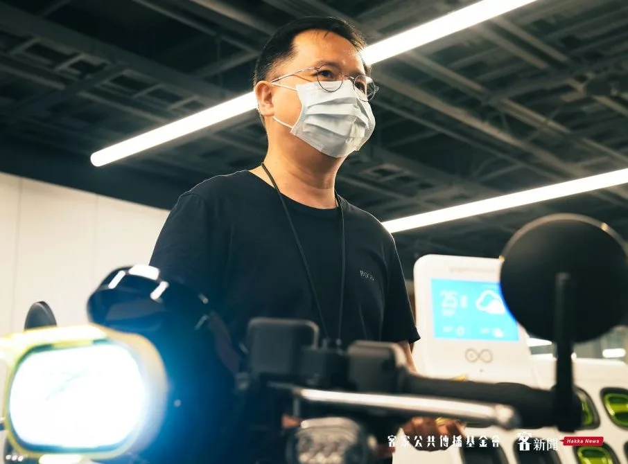 Gogoro 產品長彭明義接受講客廣播電臺專訪。宋佩遙攝。