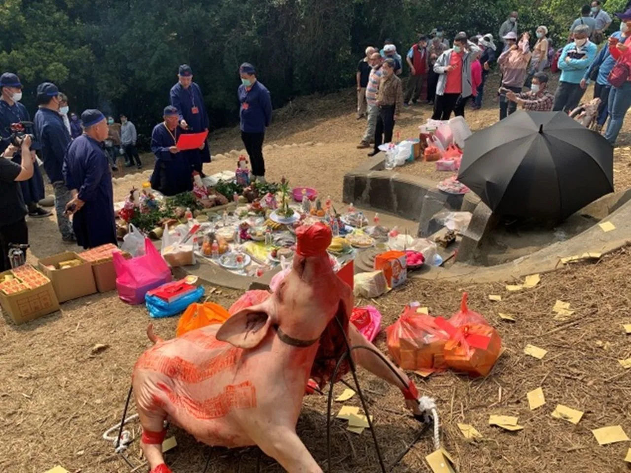 三獻禮讀祝文。羅瑞霞提供。