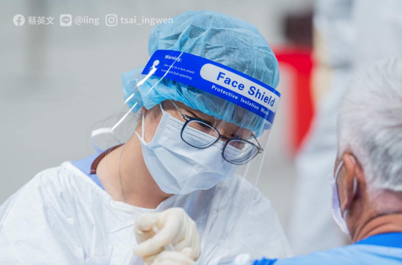 國際護師節　蔡英文籲：輕重症分流降醫護負擔