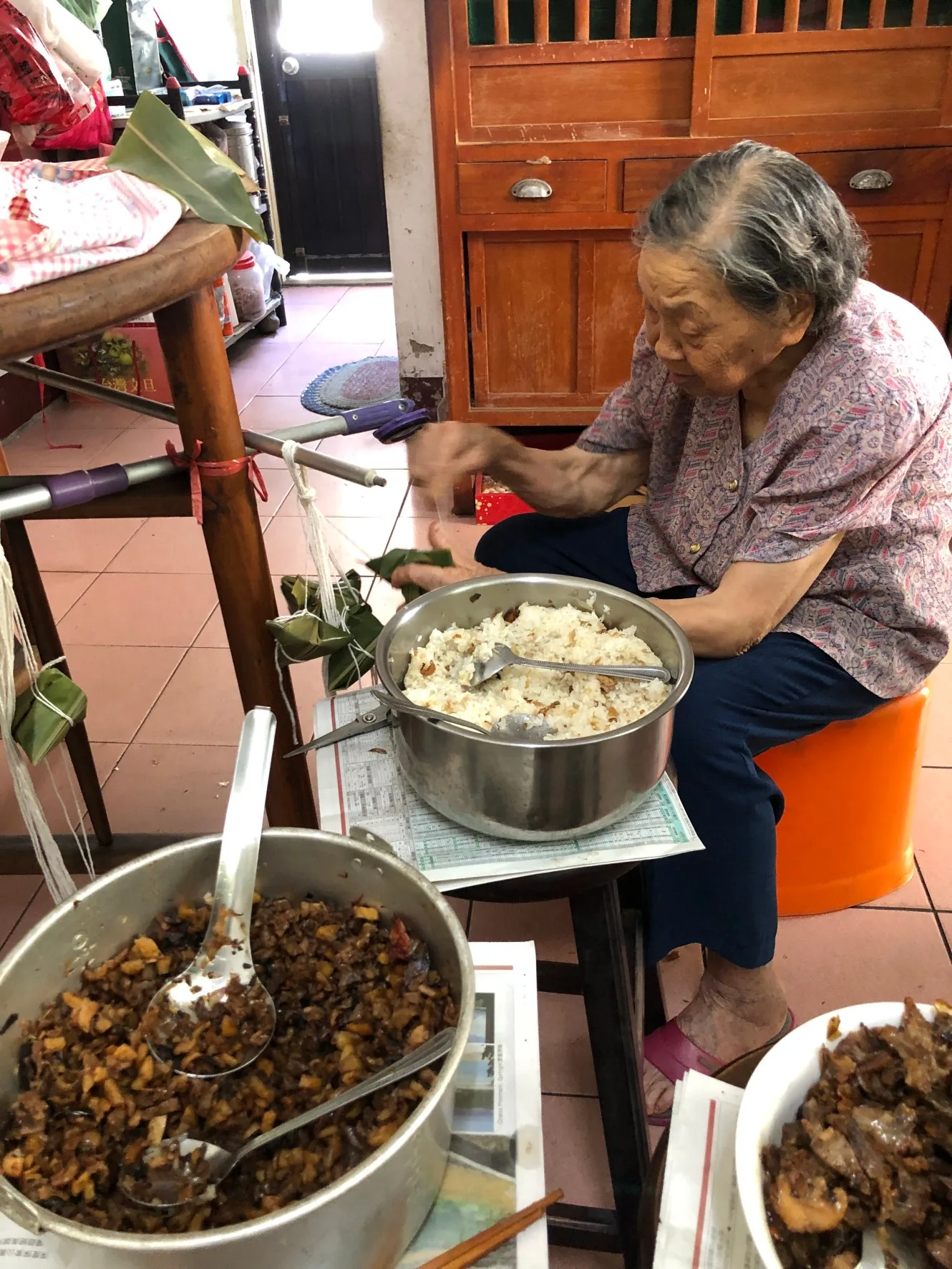 客家阿婆包的狗薑粽，所爆餡料實在，充滿古早味。何來美攝