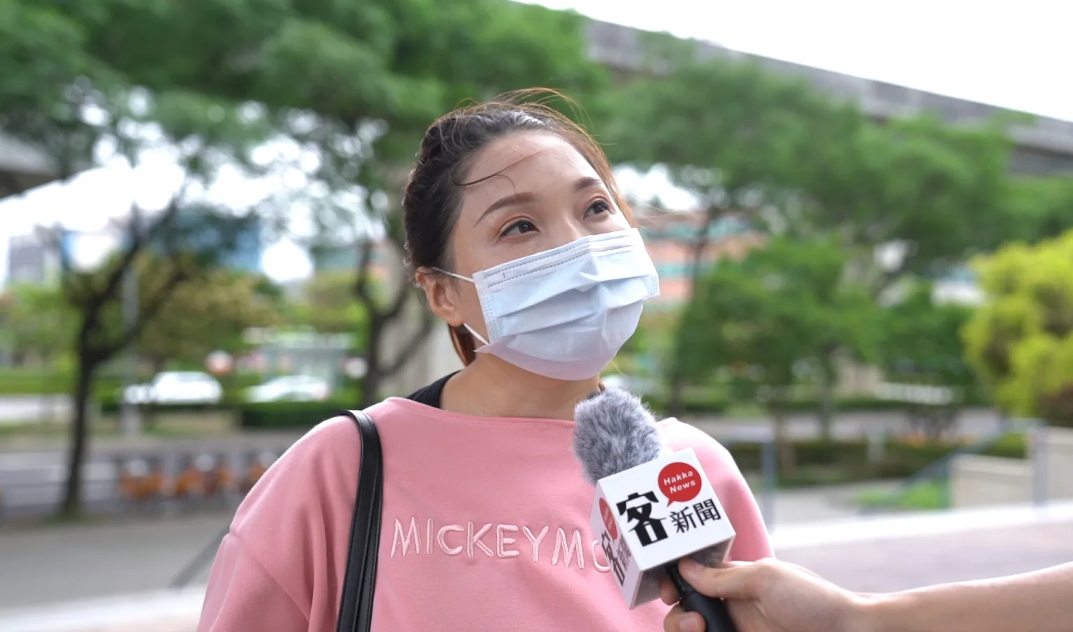 「洗碗機吧,用不到,或者是吹風機之類的家電」,媽媽回答。