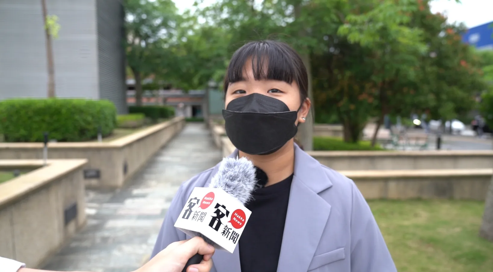 蔡同學說,家中三姊妹已經準備好蛋糕要慶祝母親節。宋佩遙攝