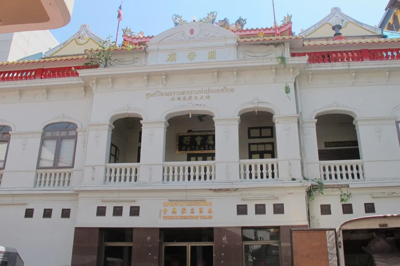 泰國客家總會設在曼谷耀華力唐人街,樓上是關帝廟,也是客家信仰中心。何來美攝