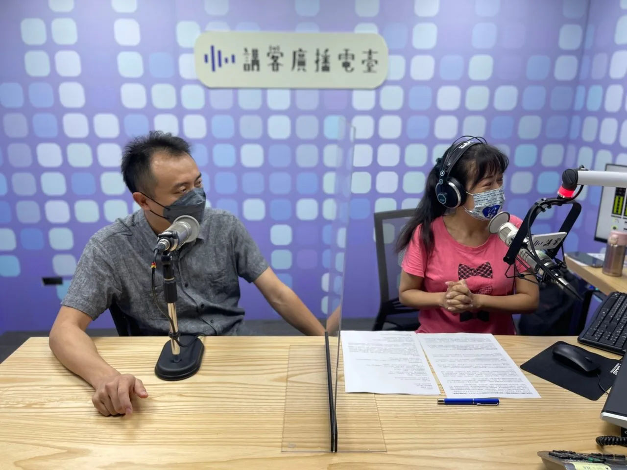 踢踏舞蹈家楊宗儒來到講客廣播電臺。宋佩遙攝