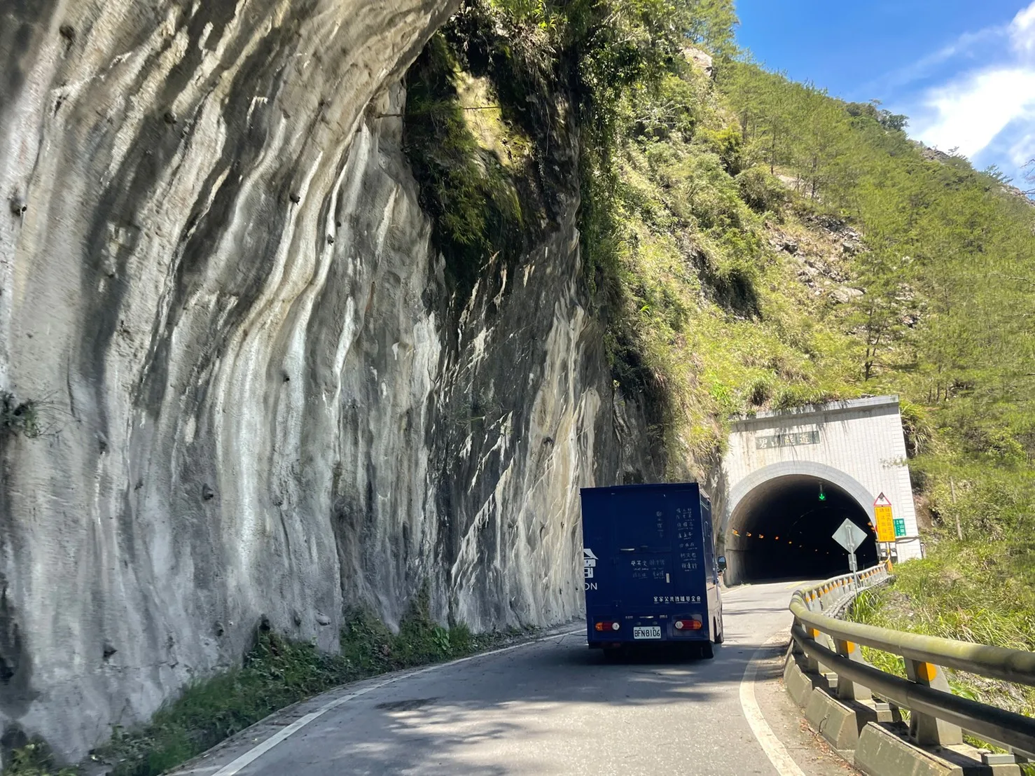 講客號馳騁南橫公路。宋佩遙攝