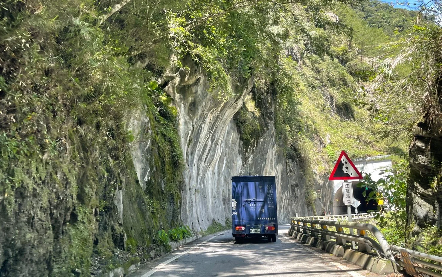 南橫公路景色相當美，這路段與中橫有點像。宋佩遙攝