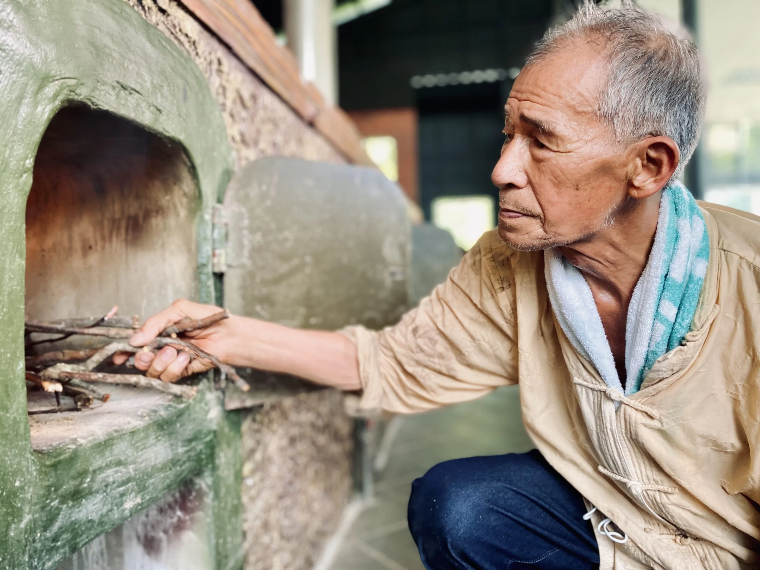 年屆80歲的劉昌盛師傅,22歲就在新竹寶山糖廠工作。圖/客傳會。