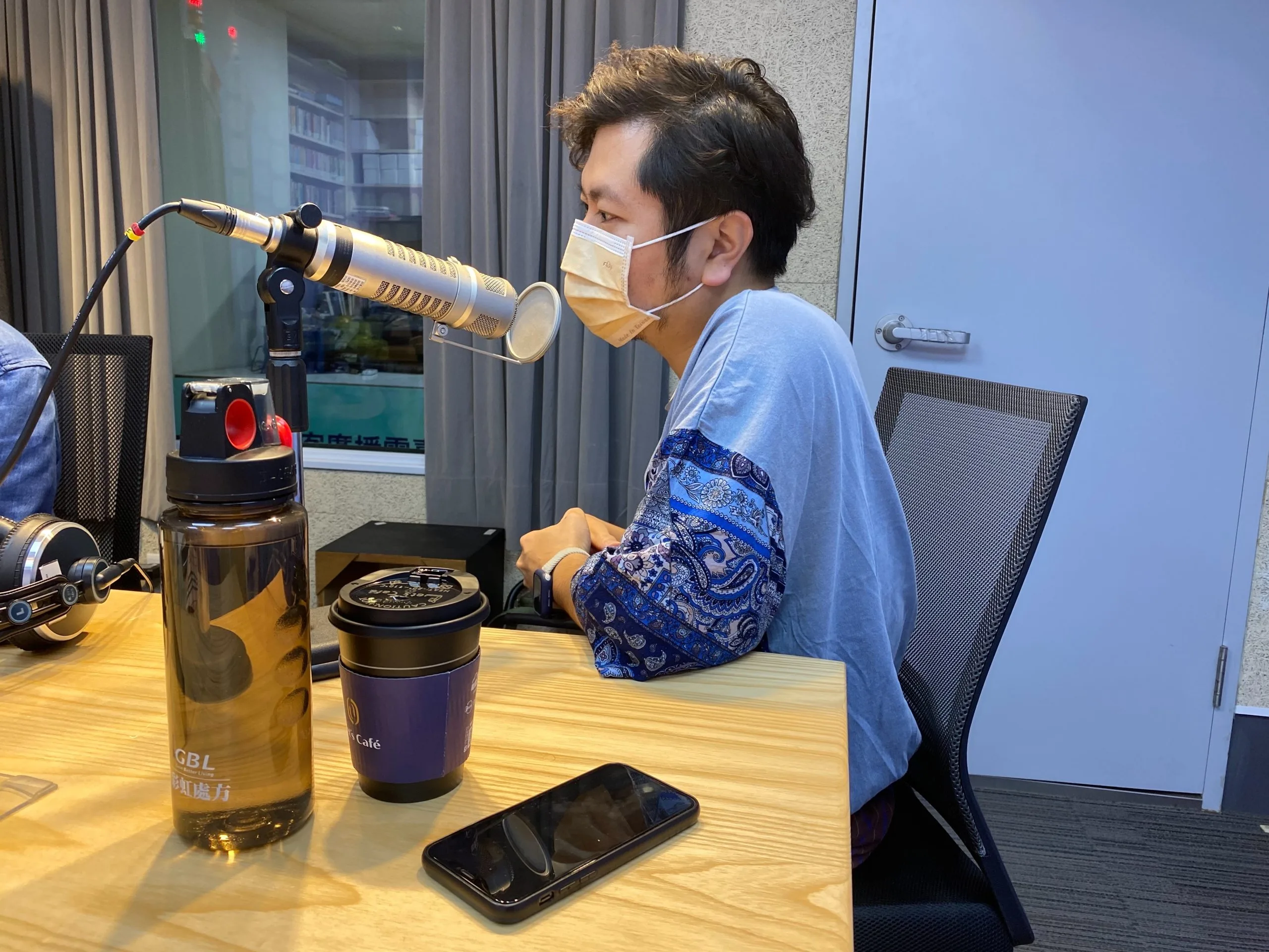 本次競賽邀請兩度獲得金曲獎的歌手黃子軒擔任宣傳大使,並將透過線上與大家分享拍攝MV的心路歷程及錄製訣竅。黃盛源攝