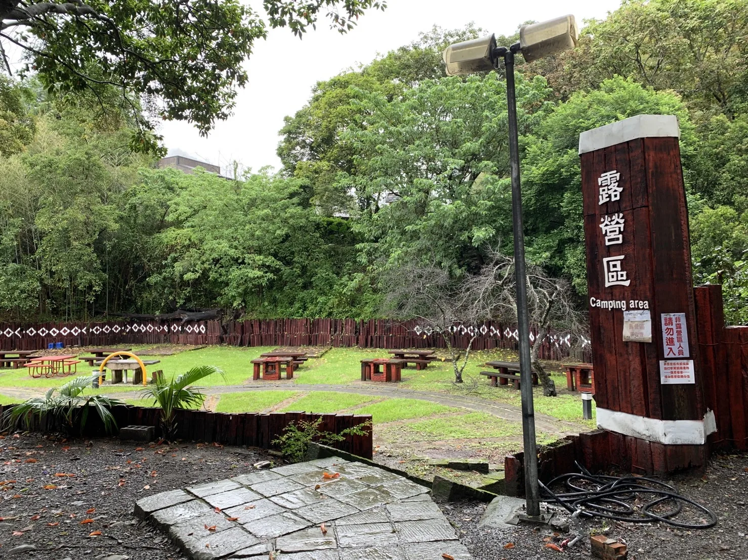南橫路口店家表示，南橫開通後車次增加近一倍。羅盛滿攝