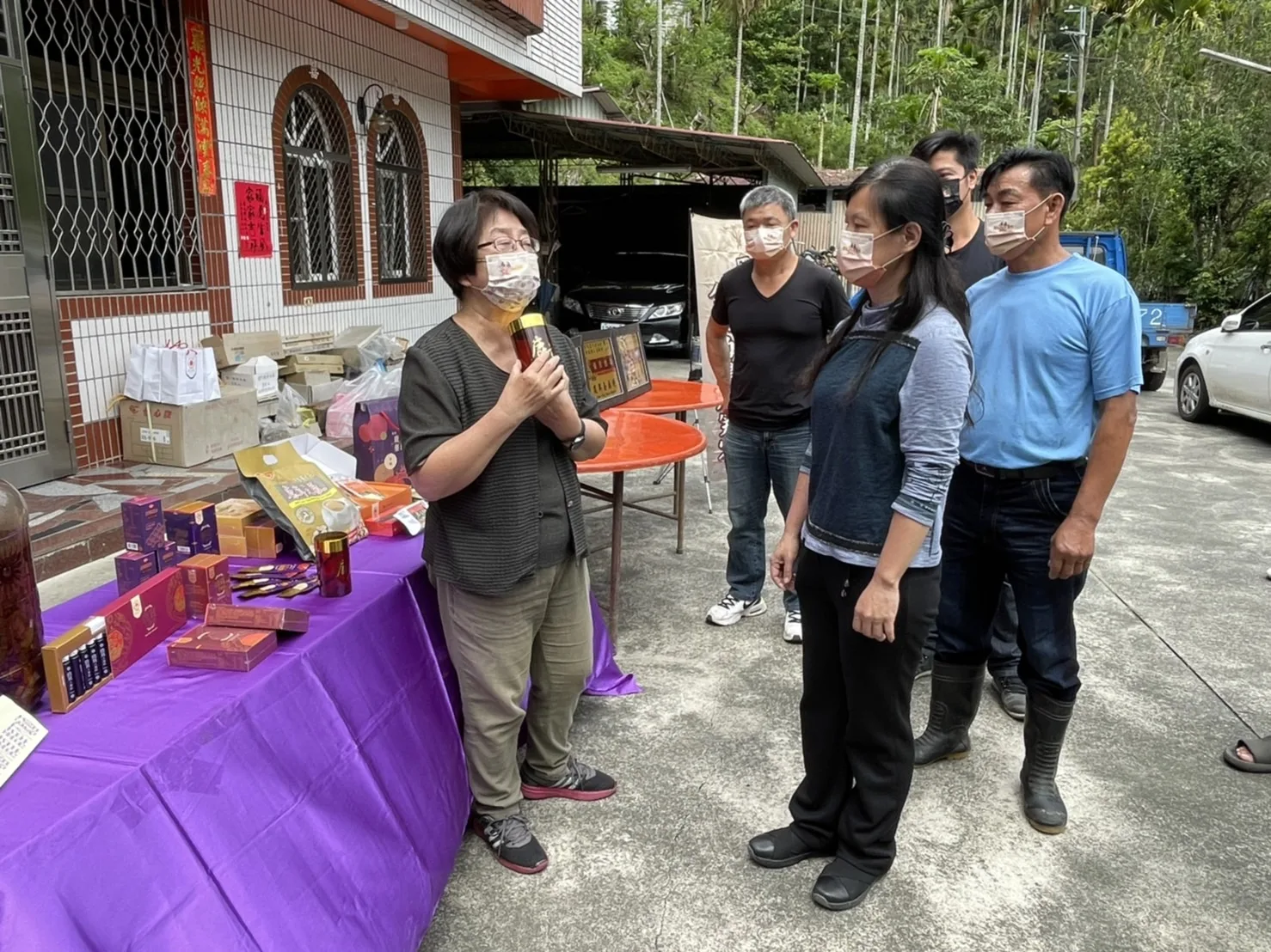 中華民國養鹿協會秘書長梁素金肯定鹿寮坑的防疫措施。楊靜茹攝