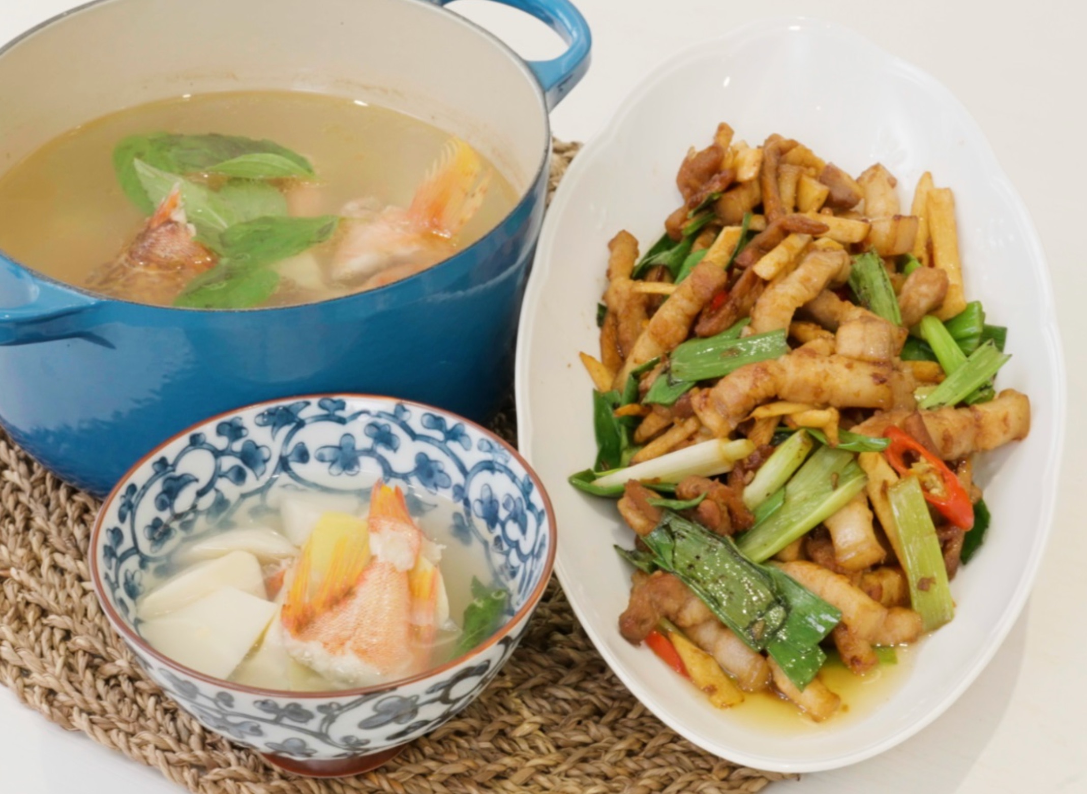 純樸溫暖家常菜：竹筍菜脯小炒&醬瓜竹筍鮮魚湯。新北市客家事務局提供