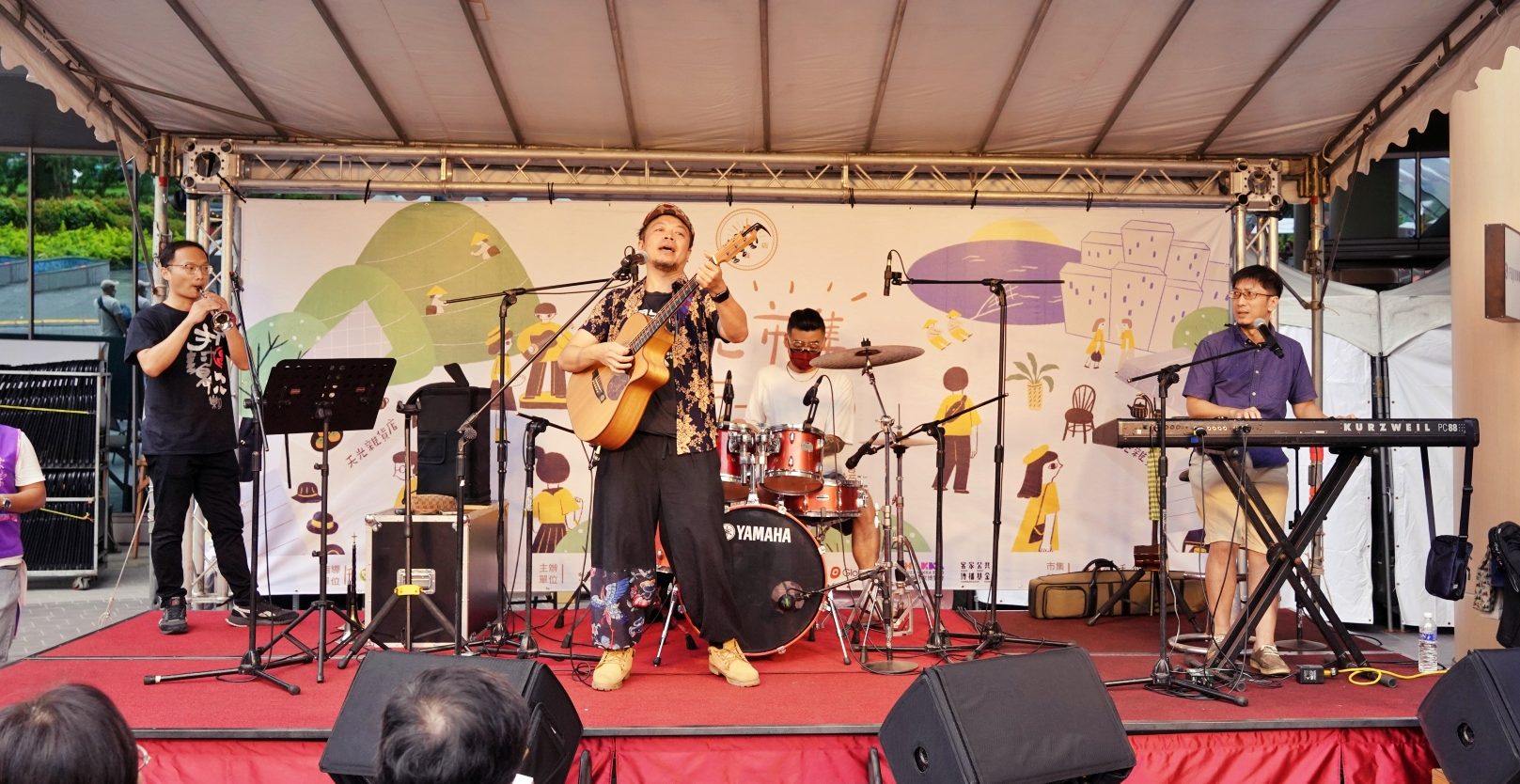 打幫你樂團劉榮昌為天光市集記者會帶來精彩的歌曲演出。
