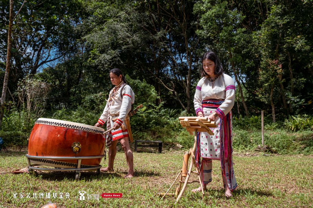 彼得洛·烏嘎老師與他的女兒杜們·彼得洛現場演奏與大家交流。圖/宋佩遙攝。