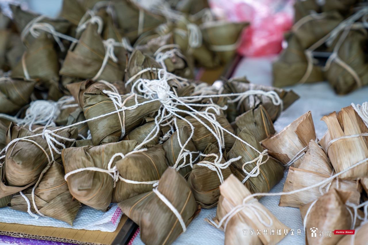 米粽、鹼粽、粄粽通通都有。范修語攝