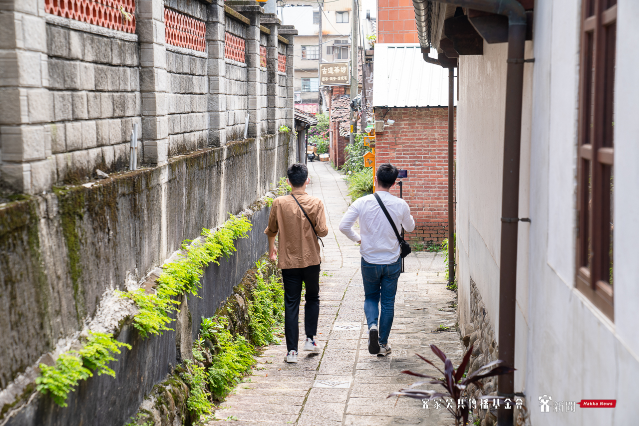 北埔老街十分古色古香，遊客可以悠閒漫步老街上，穿梭百年歷史古蹟中。范修語攝