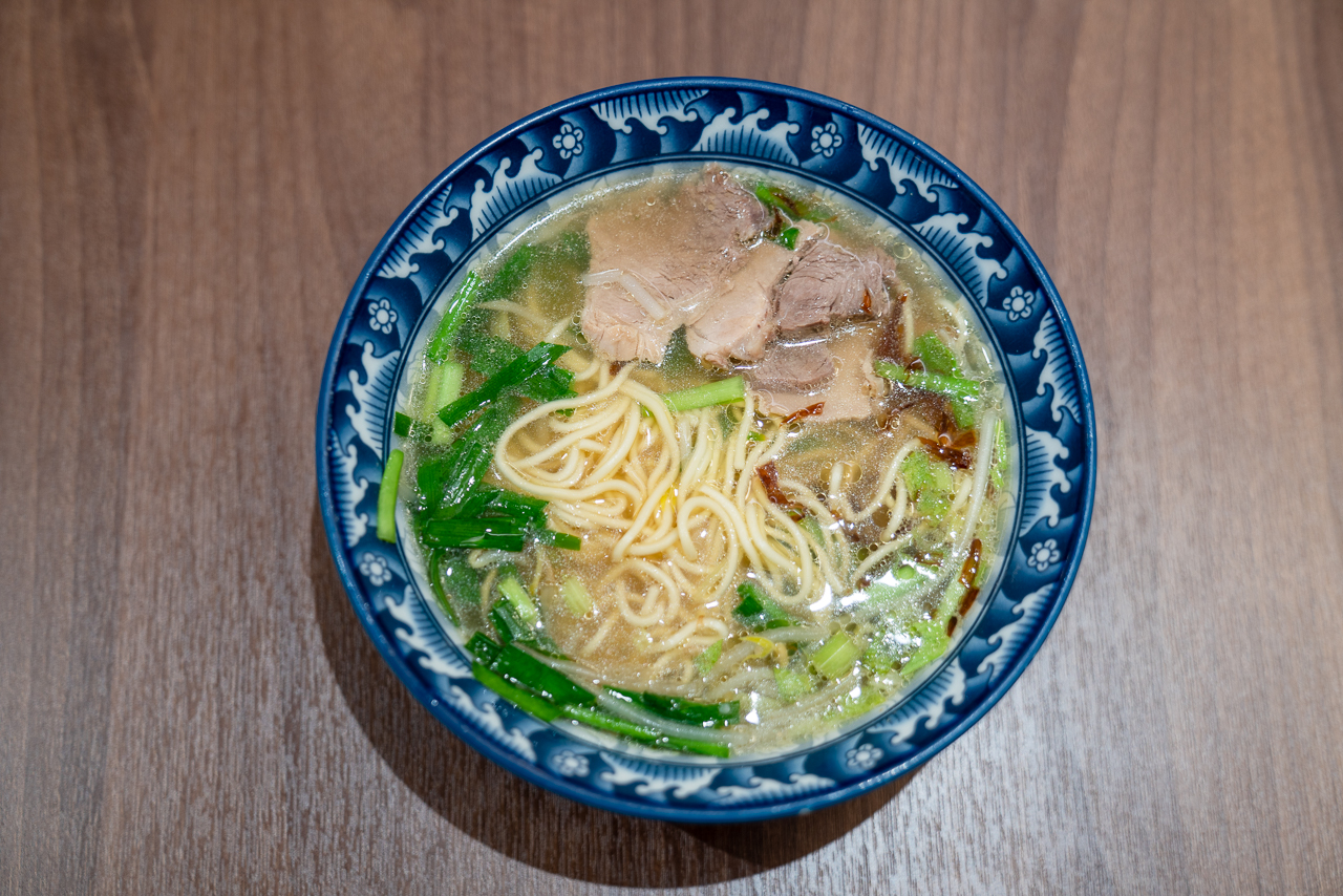 豬肉片與油蔥酥是玉里麵的必備元素。范修語攝