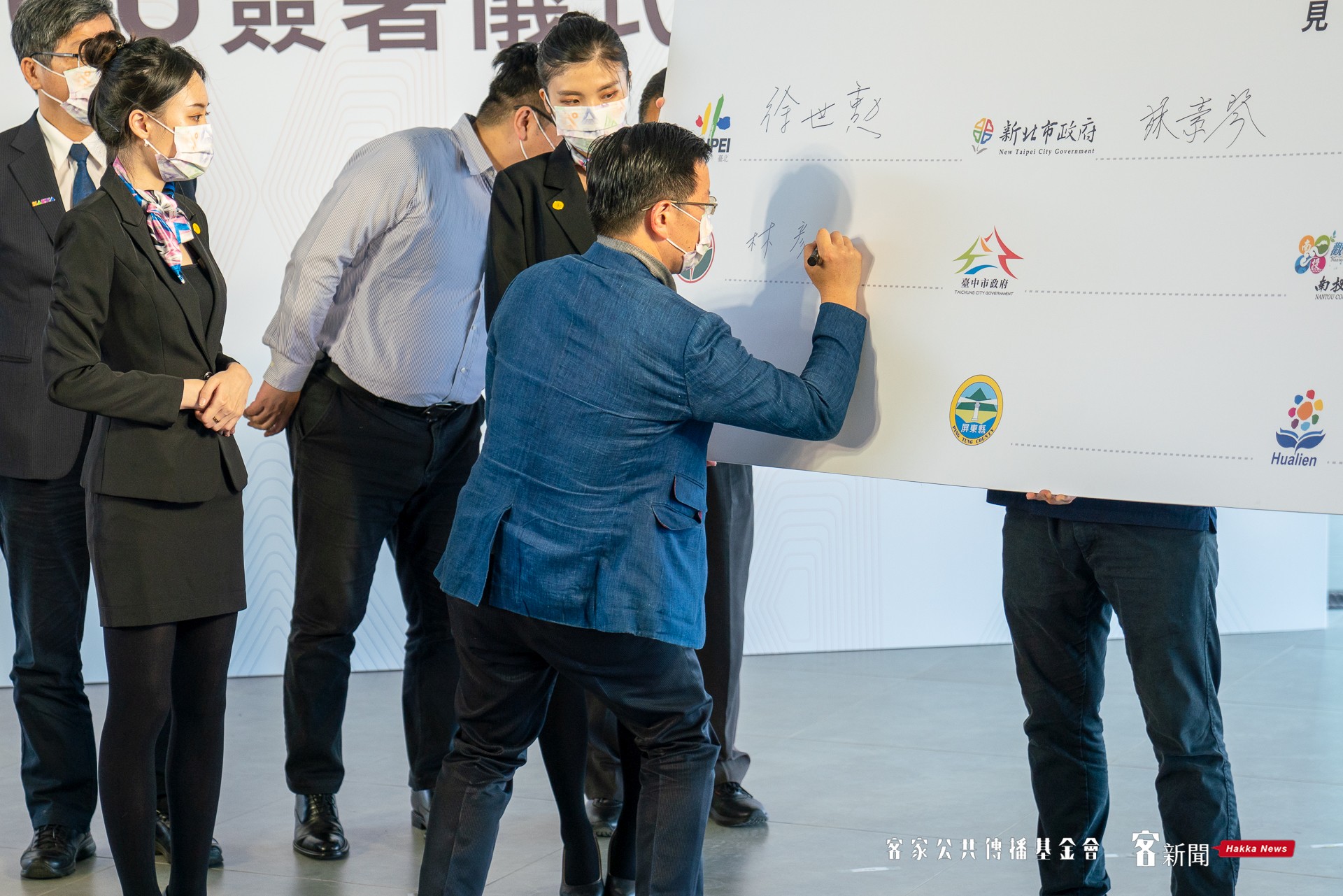 苗栗縣政府文化觀光局長林彥甫簽署縣市合作MOU。范修語攝