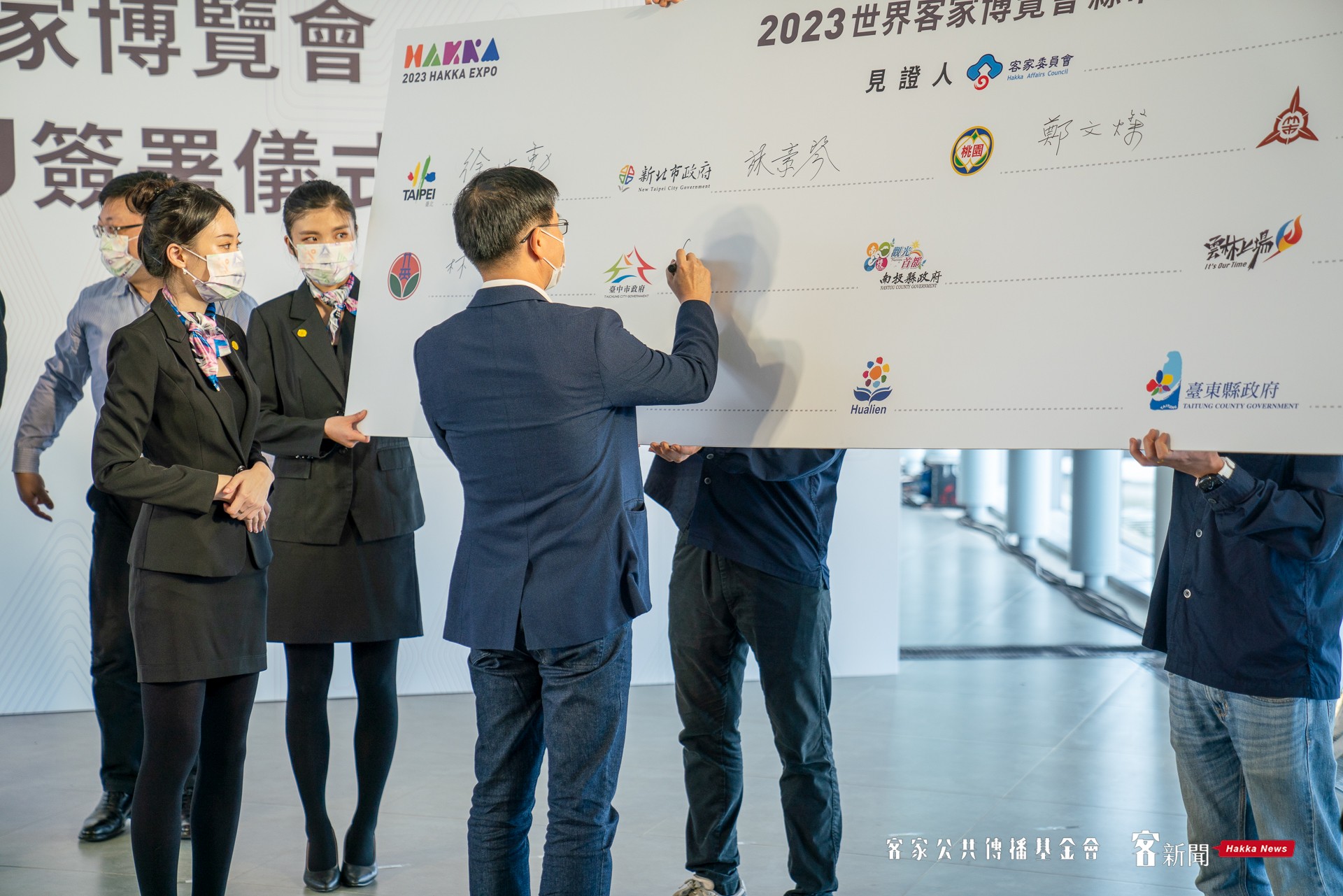 臺中市客委會主委江俊龍簽署縣市合作MOU。范修語攝