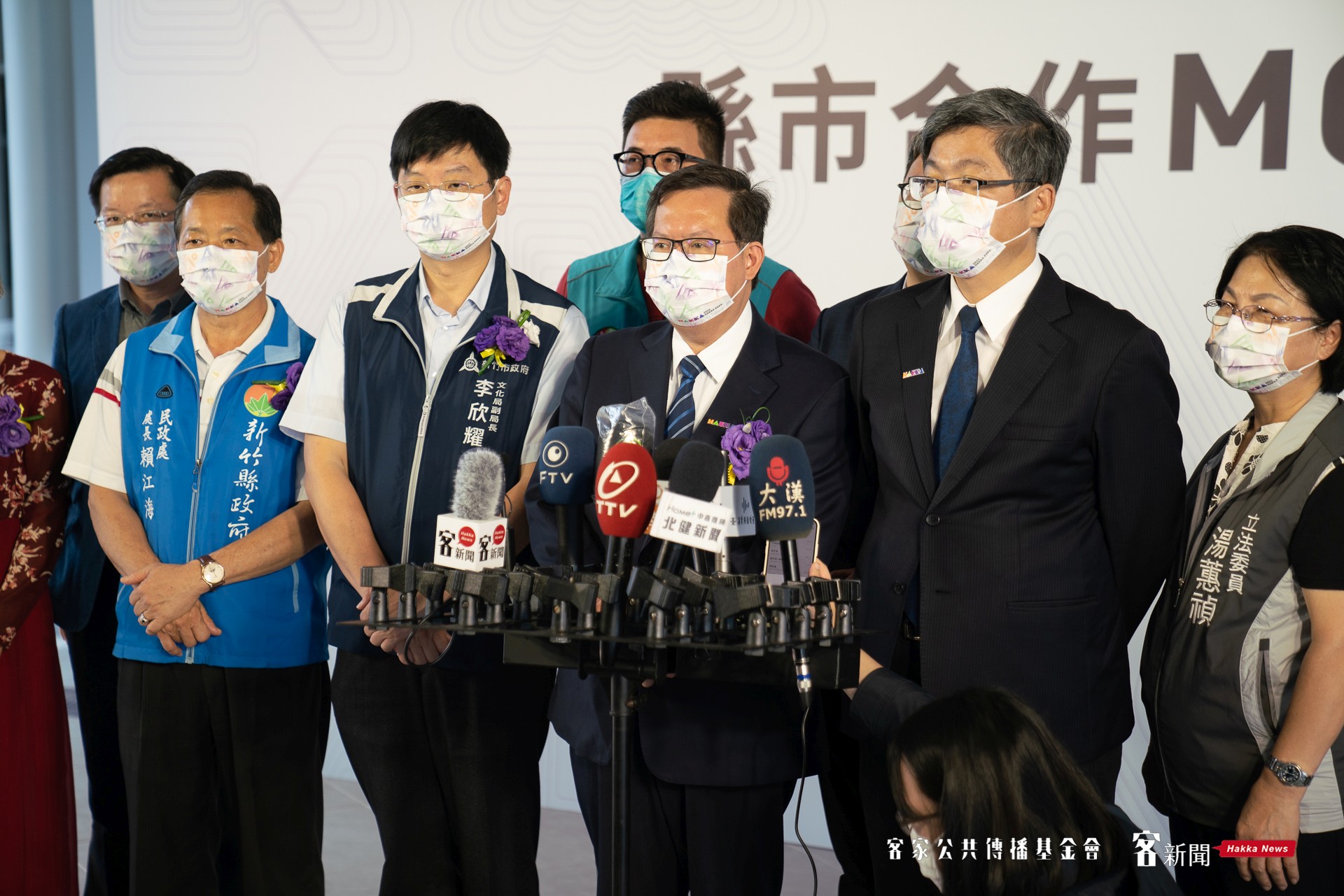 桃園市長鄭文燦與客委會主委楊長鎮接受媒體聯訪。范修語攝