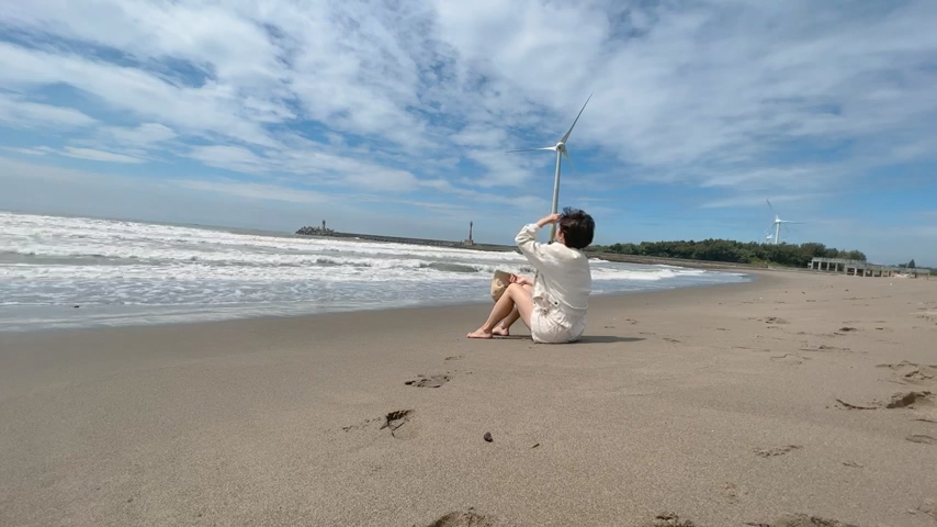 金魚腦一個人的旅行來到通霄海水浴場。翻攝金魚腦YT頻道