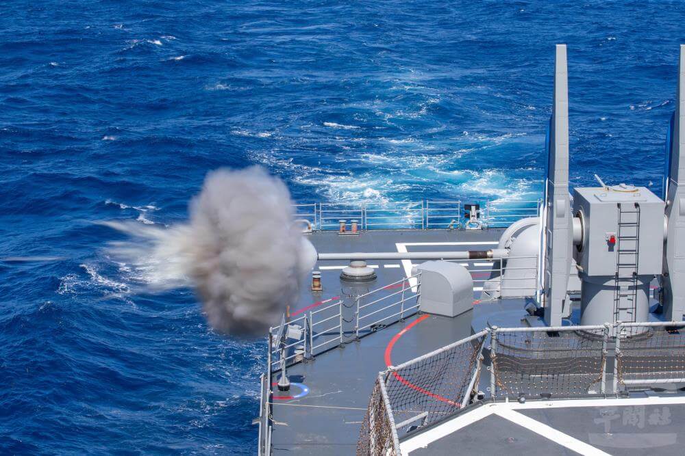 基隆級艦實施5吋砲射擊。軍聞社提供